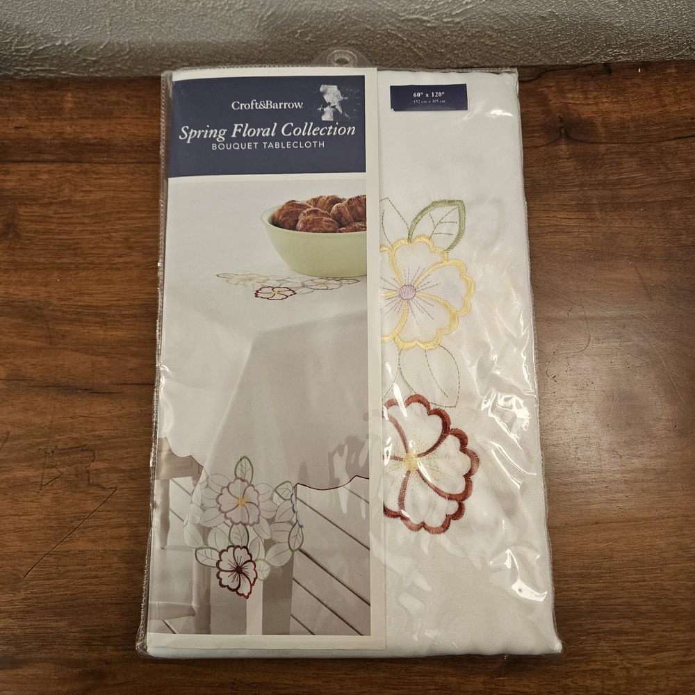 New Croft & Barrow Fabric Tablecloth Spring‎ Floral Embroidered 60 X 120